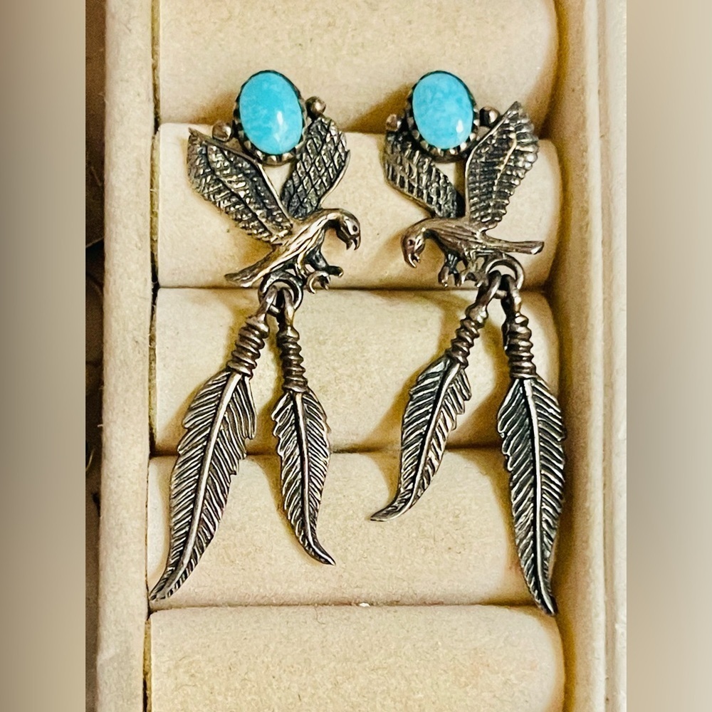 VTG SOUTHWEST TURQUOISE STERLING EAGLE FEATHER dangle Post Earrings